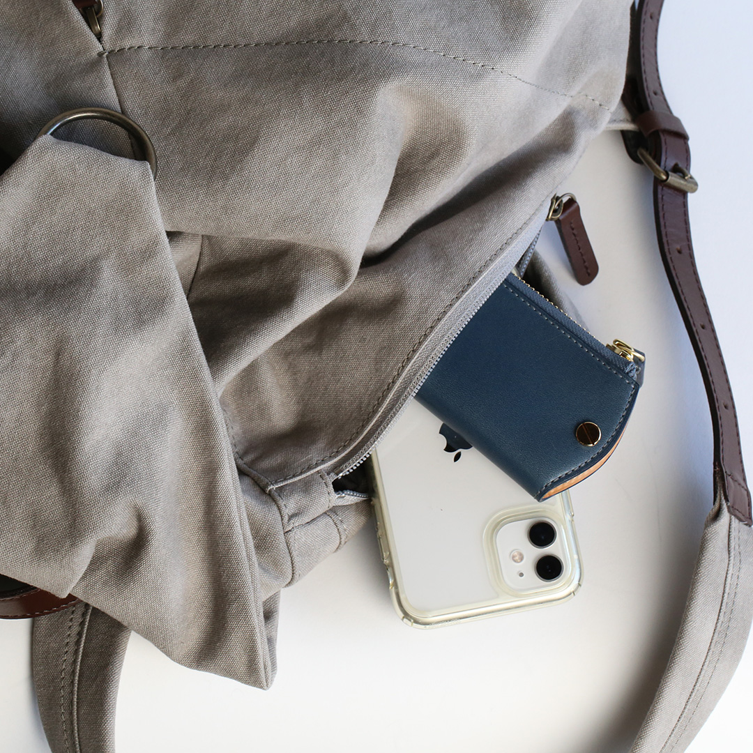 備長炭染め帆布リュックサック上部ポケット