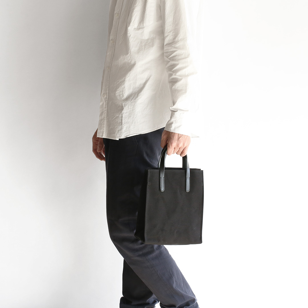 6号帆布のシカクイミニショルダーバッグ モデル着用