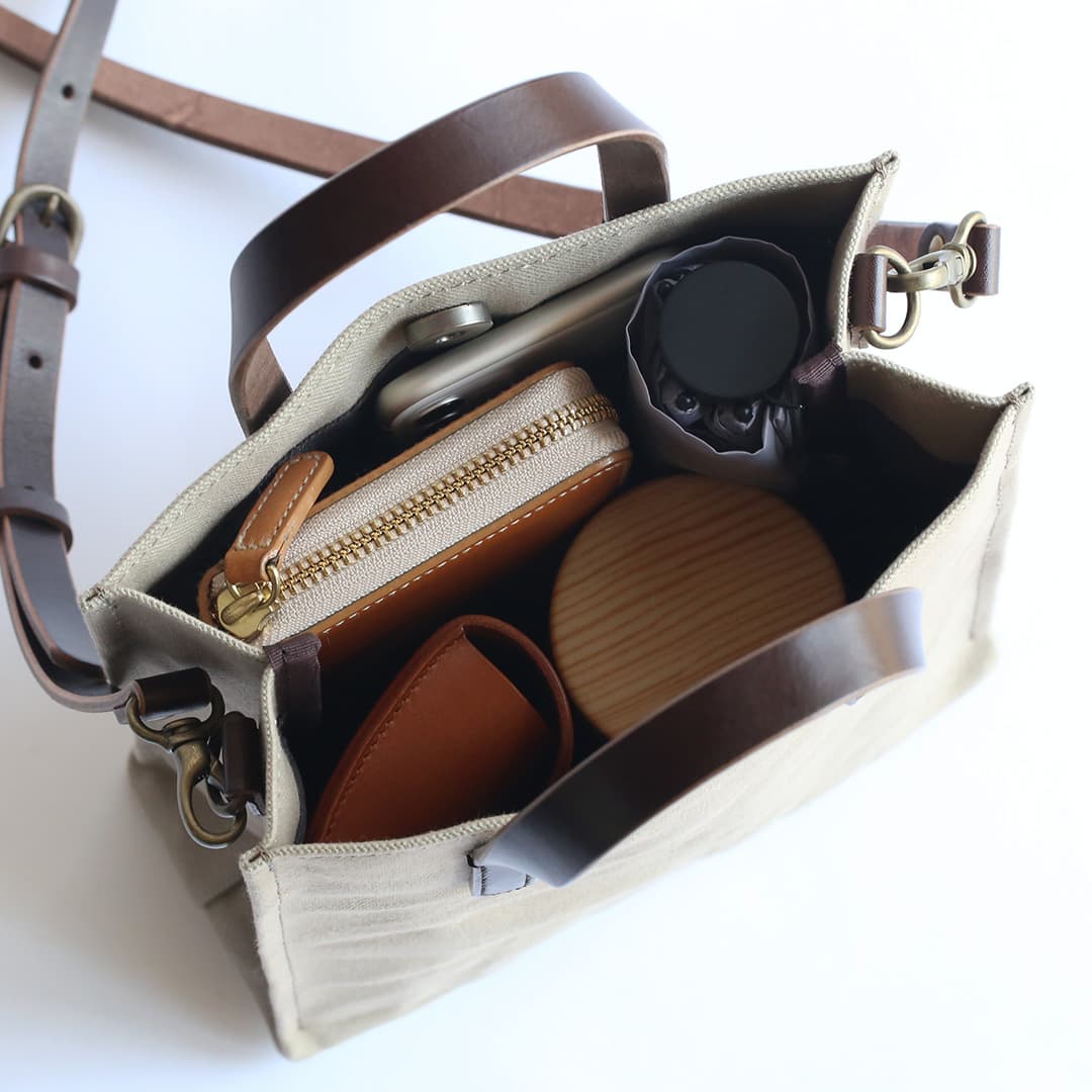 6号帆布のシカクイミニショルダーバッグの収納