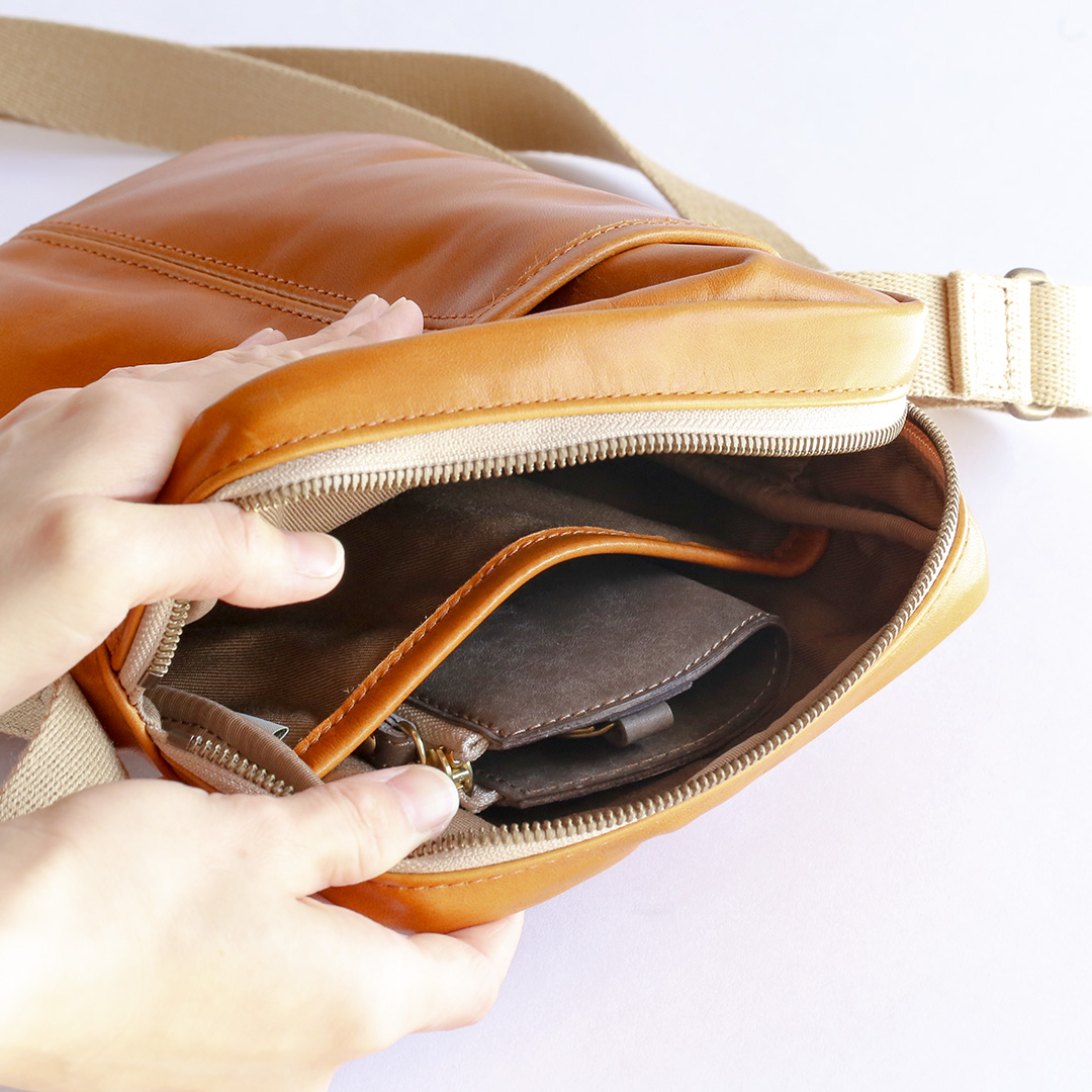 旨し馬革ミニショルダーバッグ 内装のオープンポケット