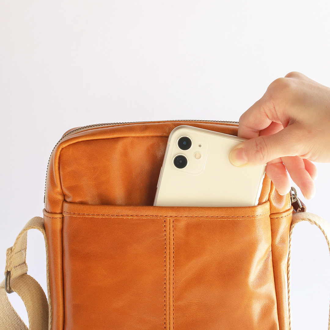 旨し馬革ミニショルダーバッグ 前面のポケット
