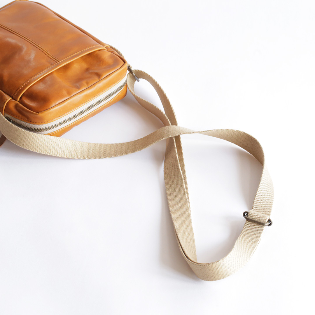 旨し馬革ミニショルダーバッグ ショルダーベルト