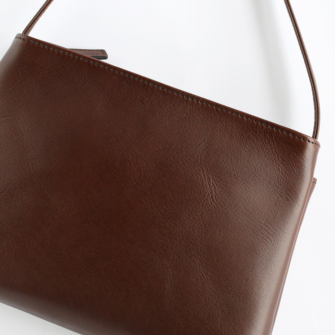 ホーガンズアレイ/レザーサコッシュ革表面