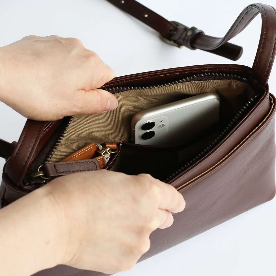 ホーガンズアレイ/レザーサコッシュ 内装のオープンポケット