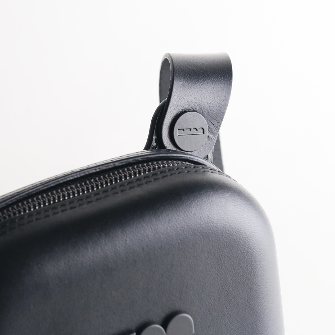 MONTBOOK Tondo トラベルポーチ ショルダーベルト 取り付け位置 