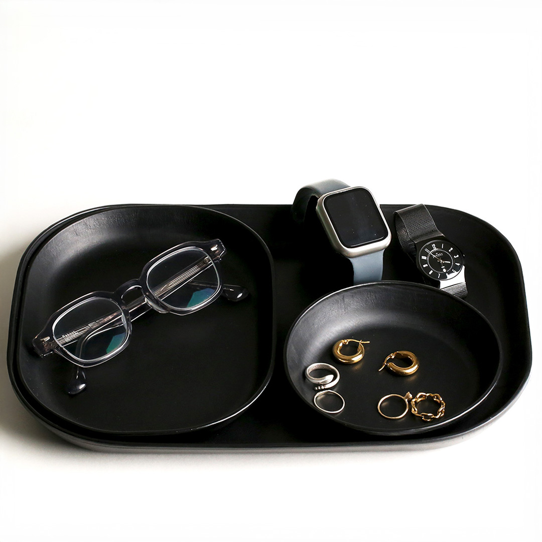 MONTBOOK Tondo レザートレイ(L) アイテムを載せて 