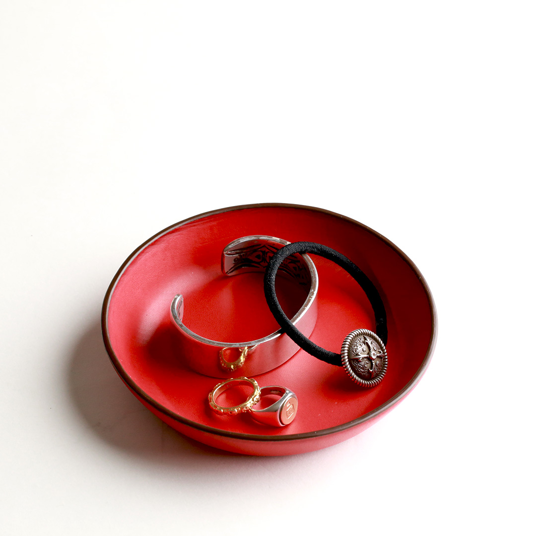 MONTBOOK Tondo レザートレイ(丸) アイテムを載せて 