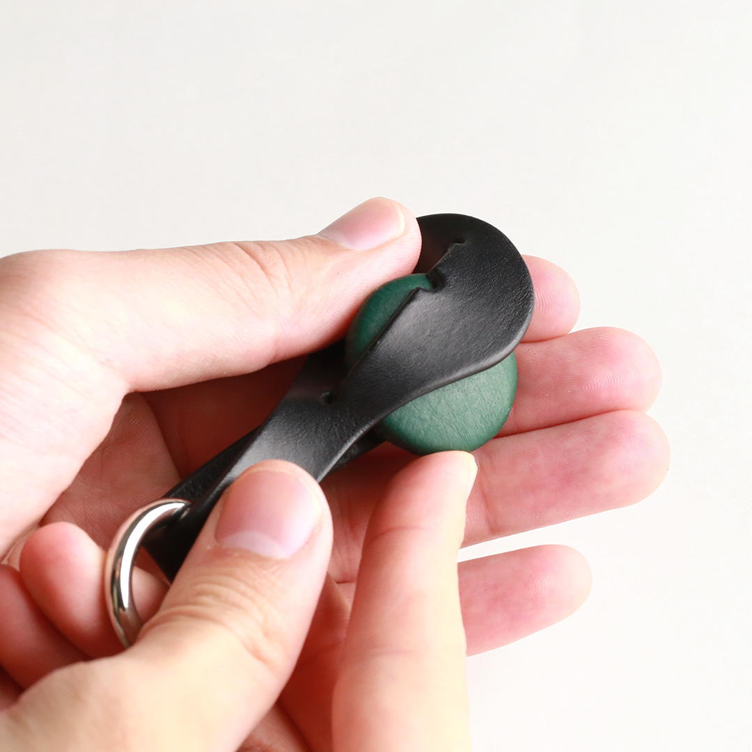 MONTBOOK Tondo ボタンキーチェーン 付け外し