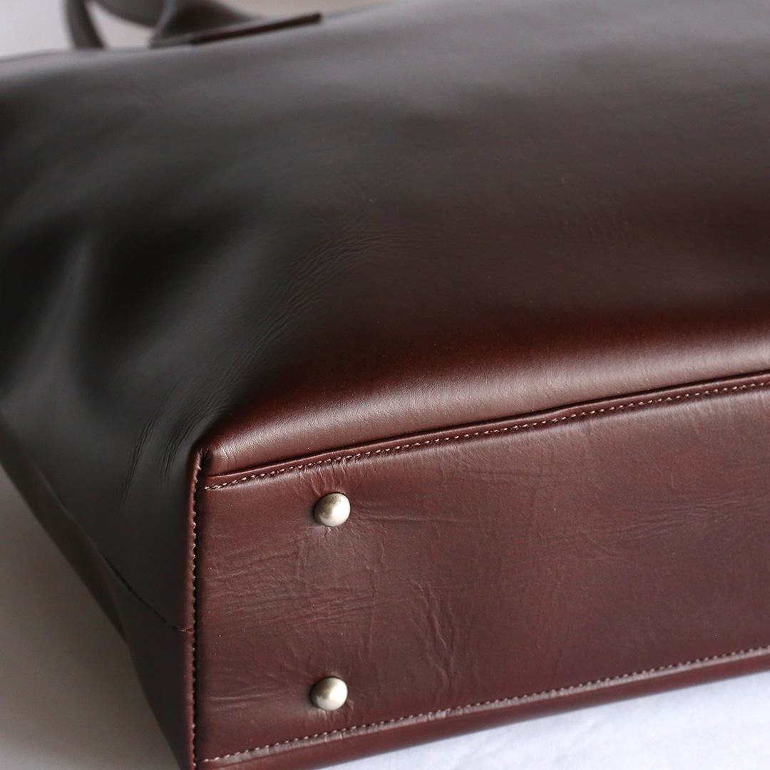 NENKE（ネンケ）レザートート 底鋲