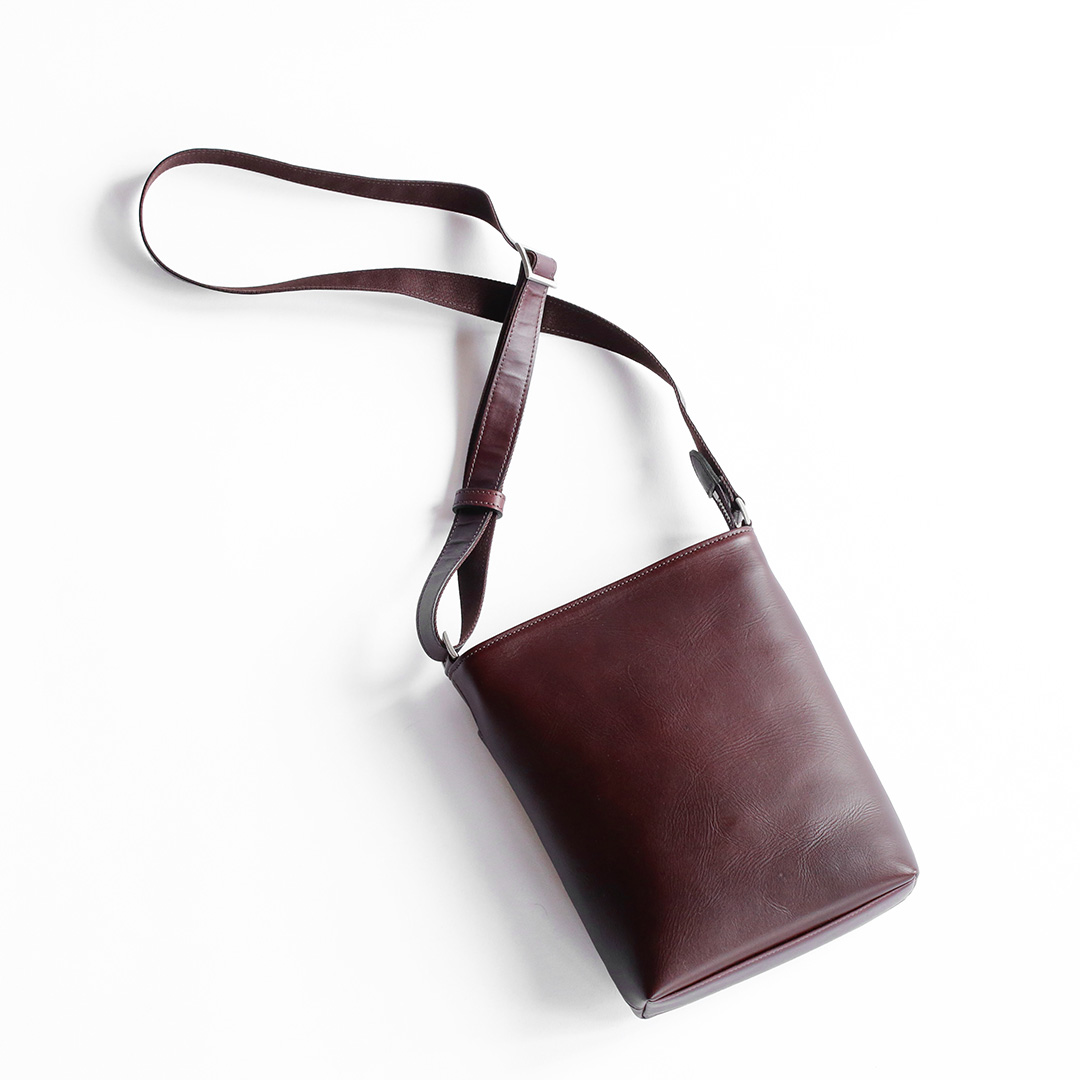 NENKE（ネンケ）レザーショルダーバッグ 全体