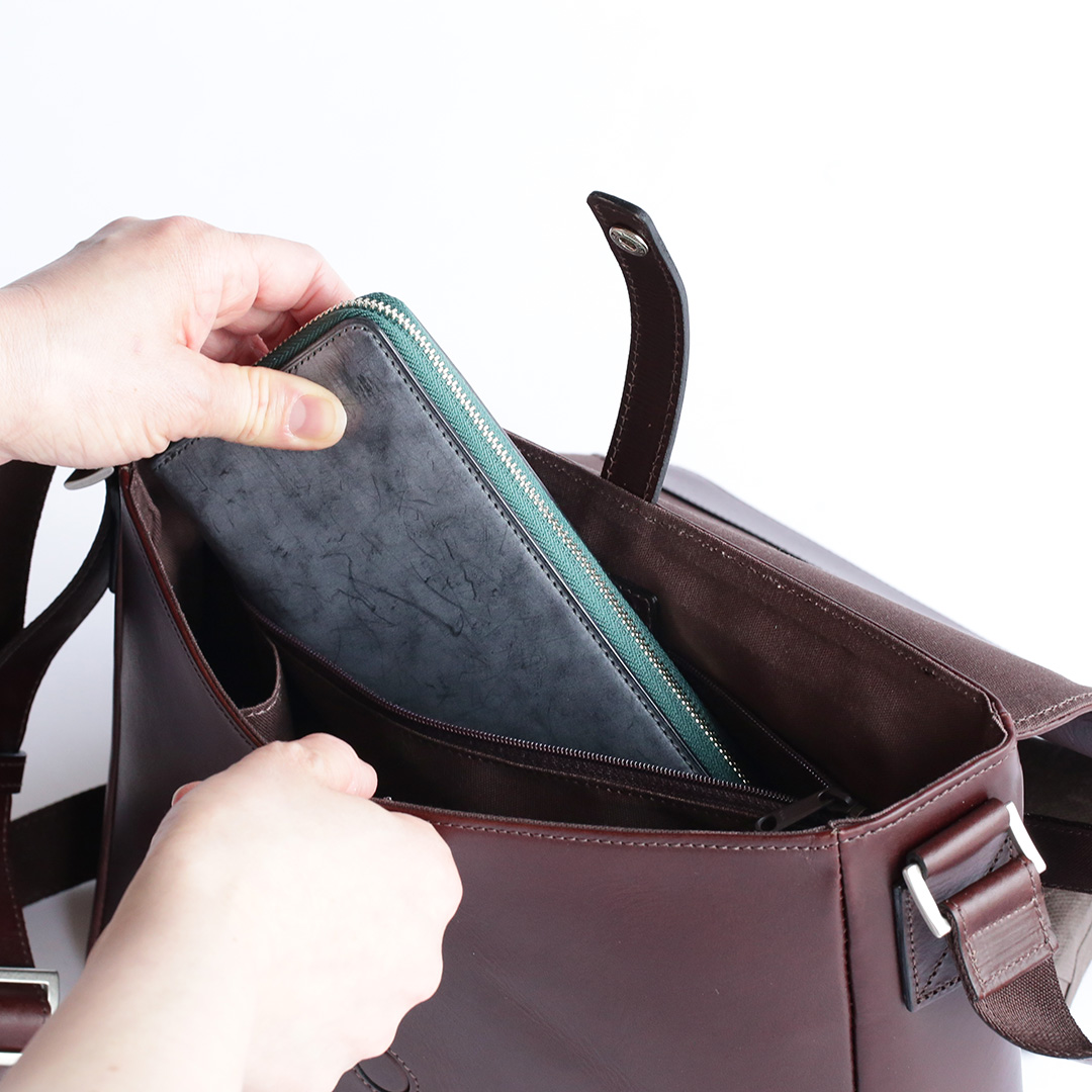 NENKE（ネンケ）フラップショルダーバッグ 内装の背面側のポケット