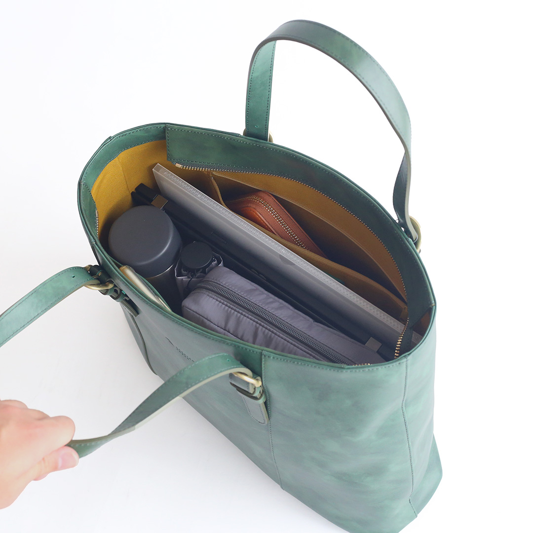 オリーブレザートートに収納力