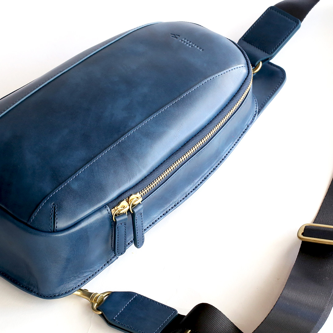 オリーブレザーボディバッグ 開口部