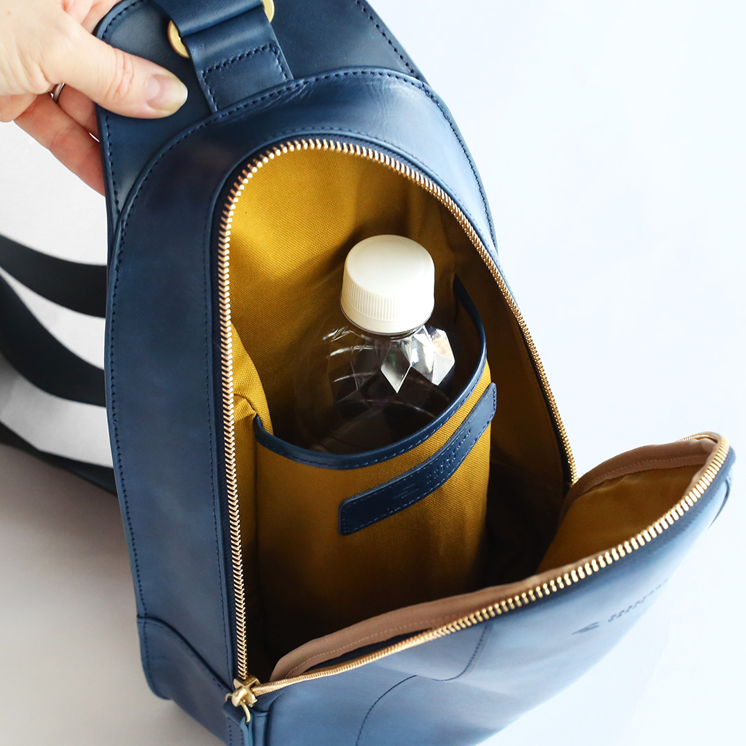 オリーブレザーボディバッグ 内装のオープンポケット