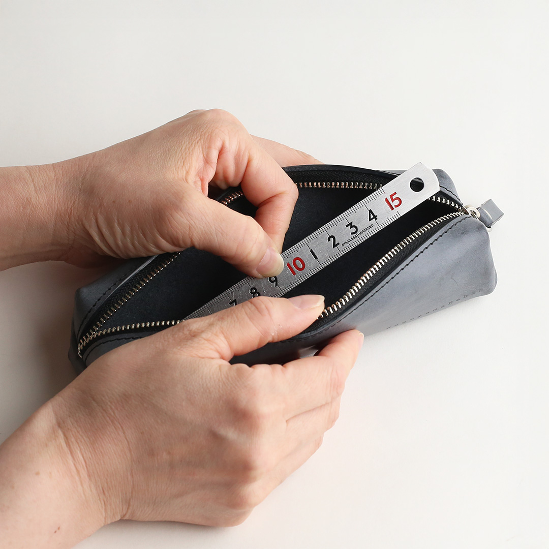 シビラ リスシオ ペンケースにものさしを収納