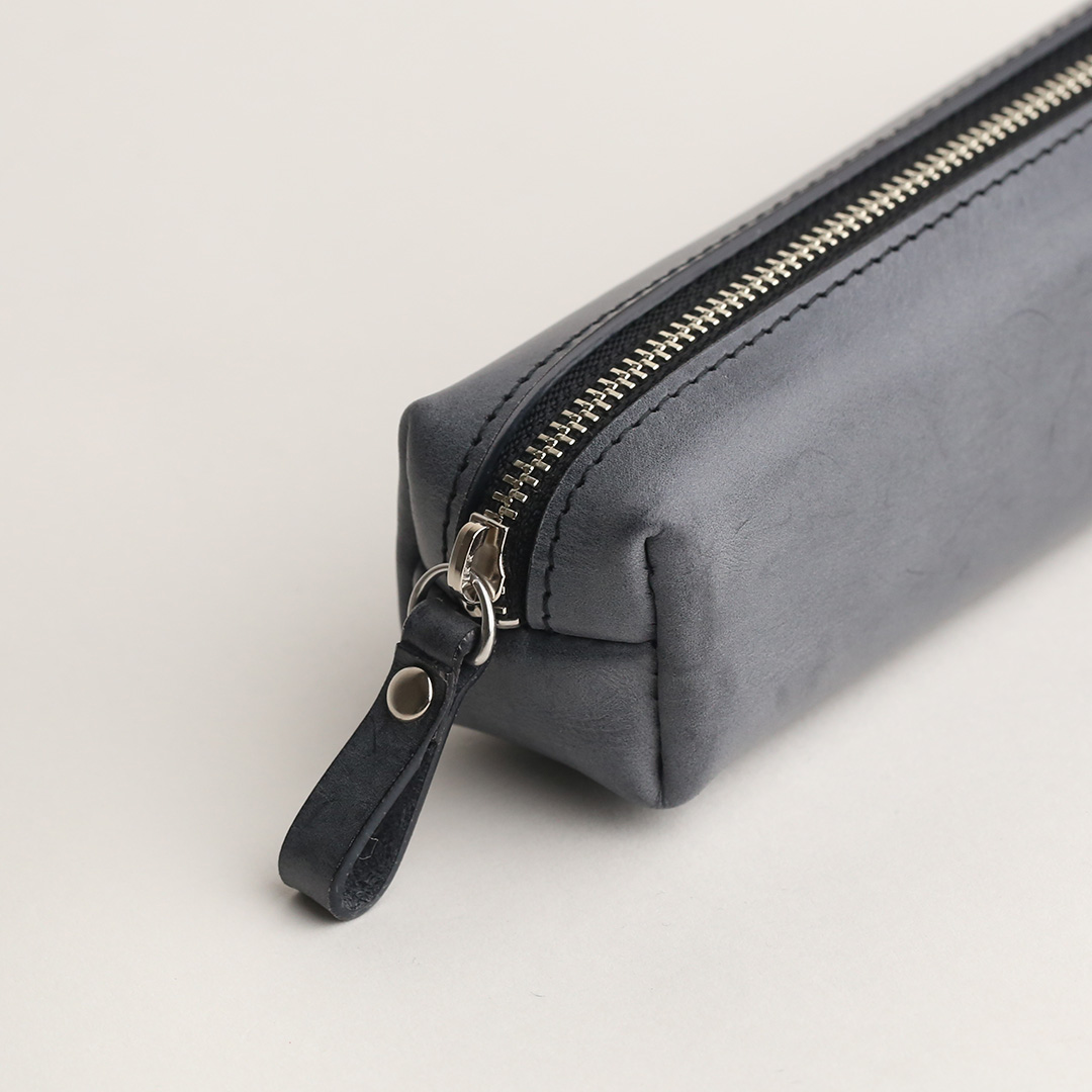 シビラ リスシオ ペンケースの引き手