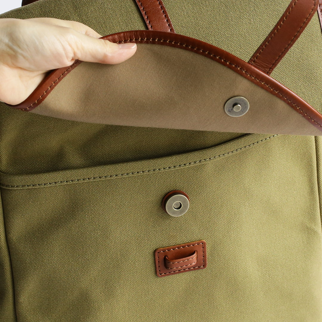 撥水パラフィン帆布スマートリュック フラップのマグネットホック