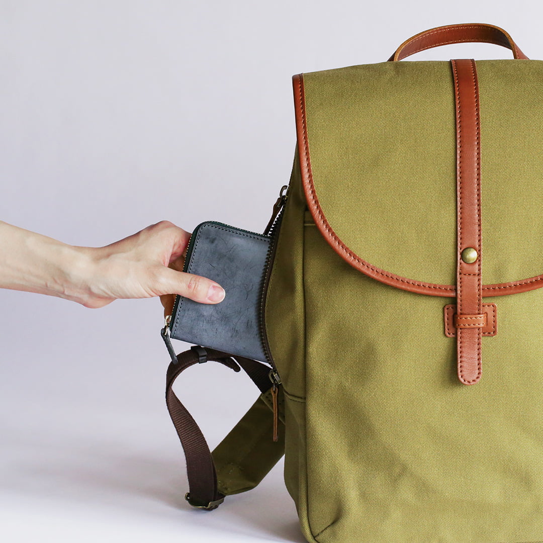 撥水パラフィン帆布スマートリュック メインスペースへの収納