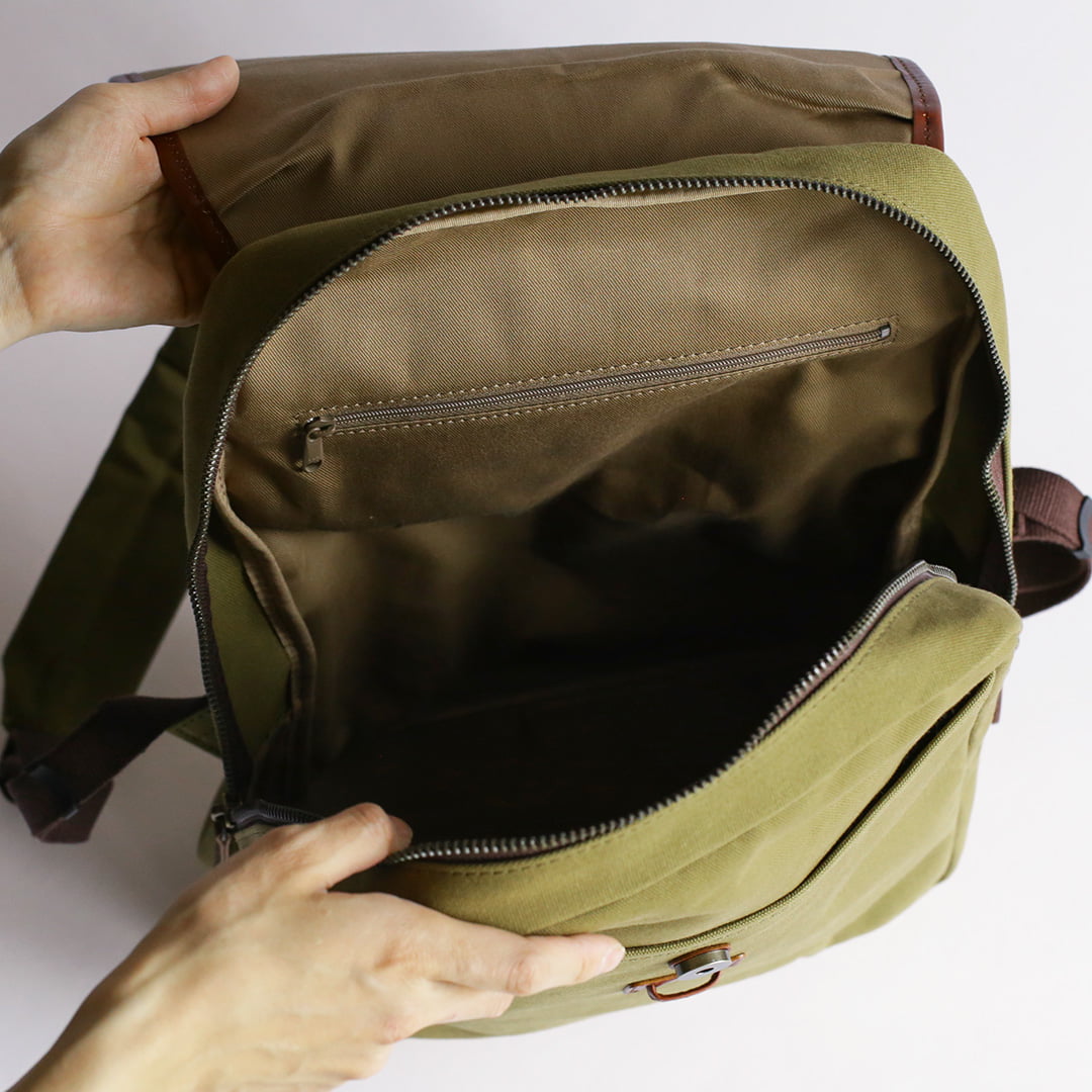 撥水パラフィン帆布スマートリュック メイン収納の開閉