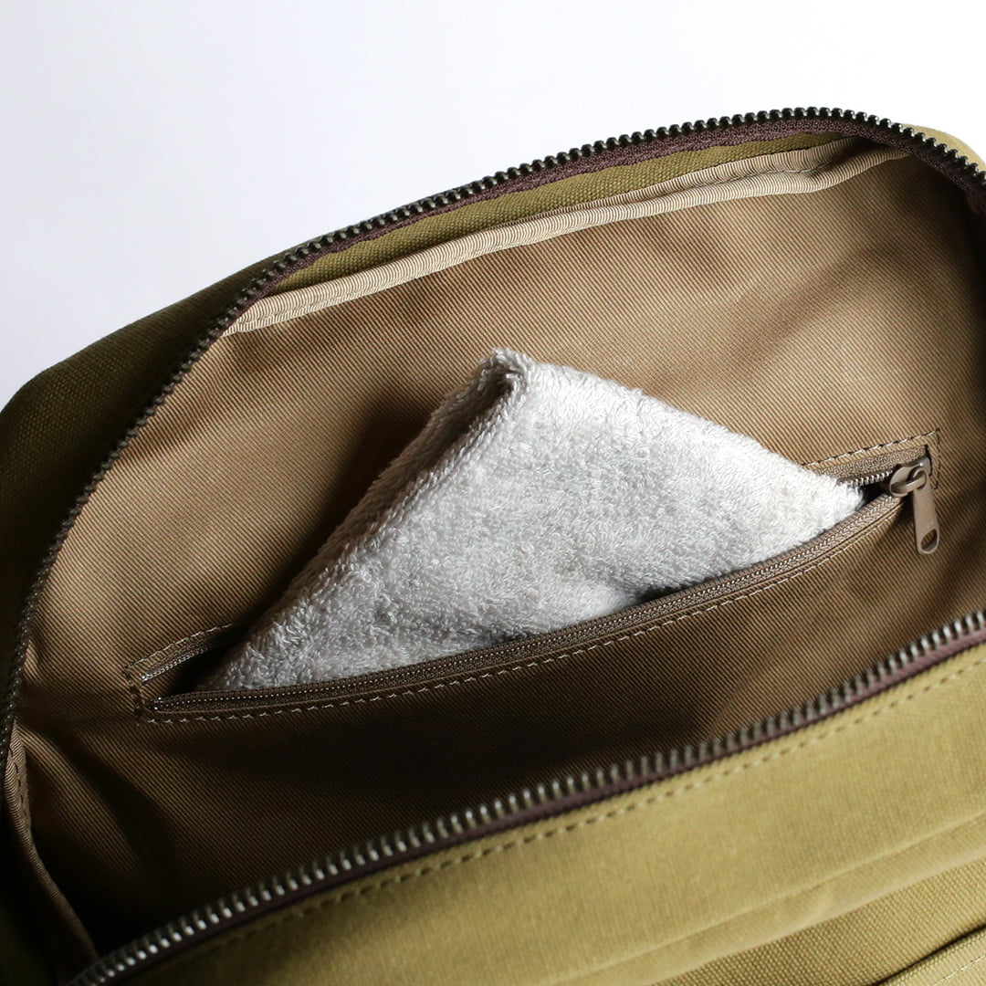 撥水パラフィン帆布スマートリュック 背面側のポケット