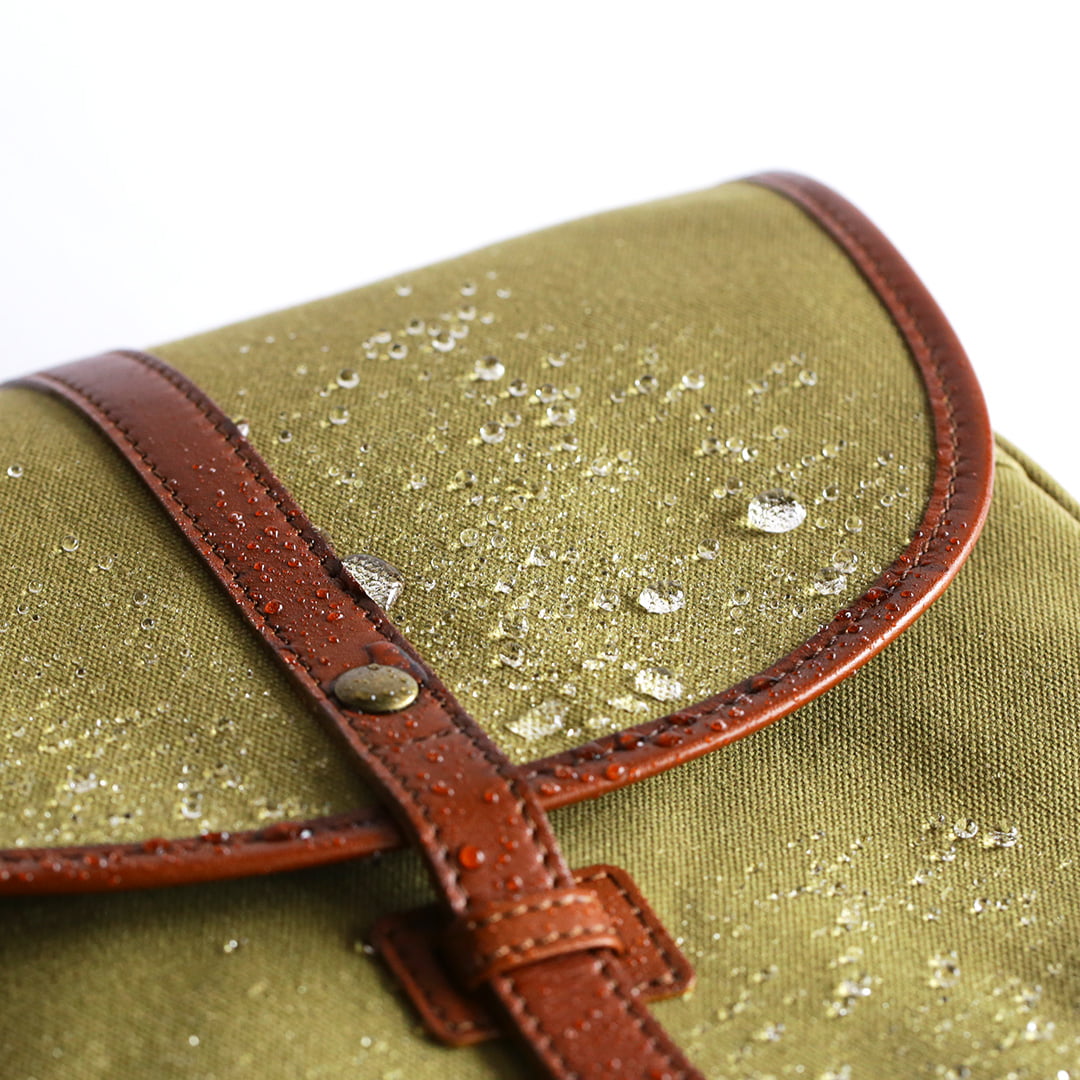 撥水パラフィン帆布スマートリュックの撥水性