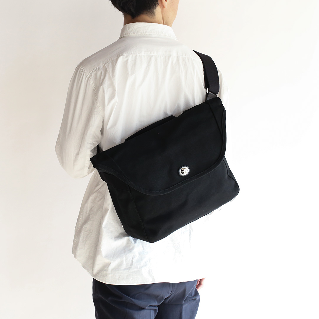 8号帆布A4メッセンジャーバッグ全体