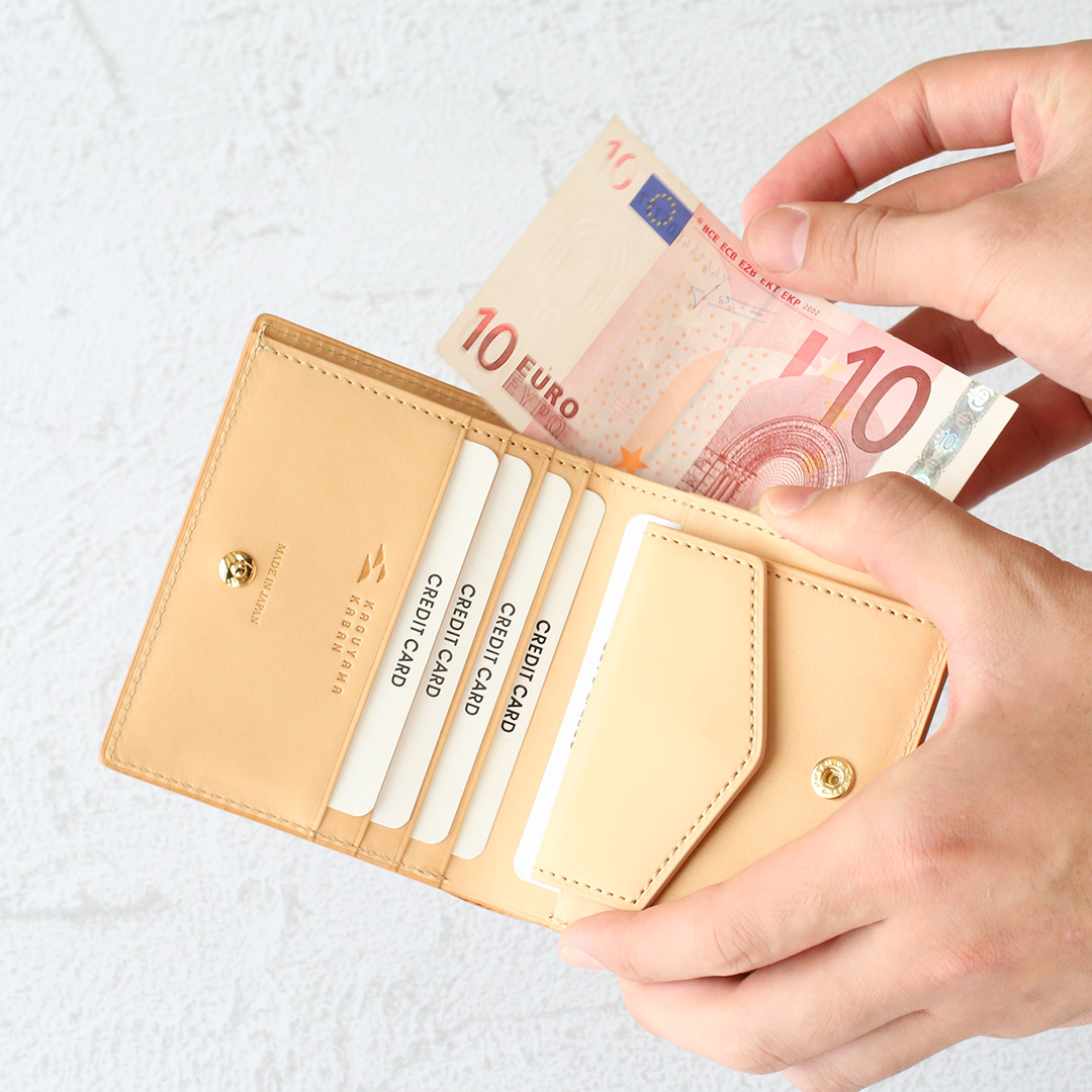 栃木レザーポケッタミニ財布、内装の説明とお札の収納シーン