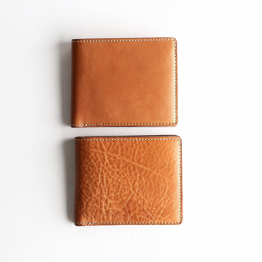 オイルバケッタ2つ折り財布、革の比較