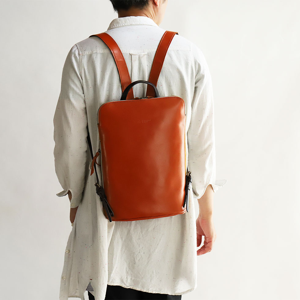革と帆布のおとな旅あるきリュック | 香久山鞄