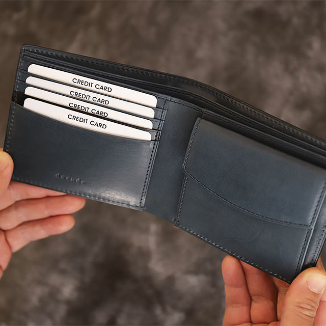 ブライドルレザーの二つ折り財布(小銭入れ付き)の内装・カードポケット