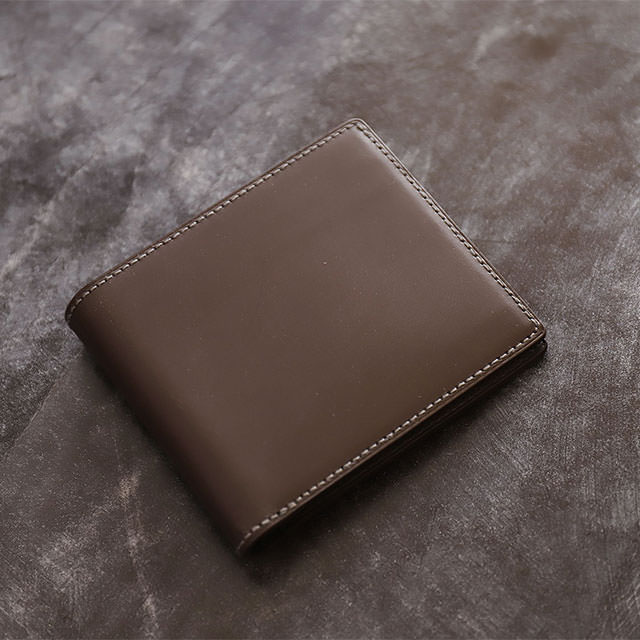 ブライドルレザーの二つ折り財布(純札入れ)のチョコ
