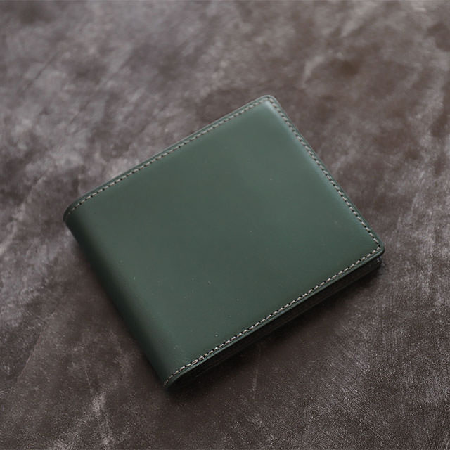 ブライドルレザーの二つ折り財布(純札入れ)のグリーン